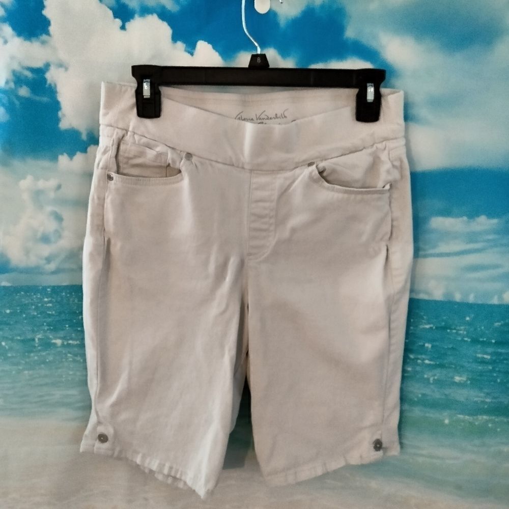 "Gloria Vanderbilt" woman's all around slim affect shorts. - Picture 2 of 7